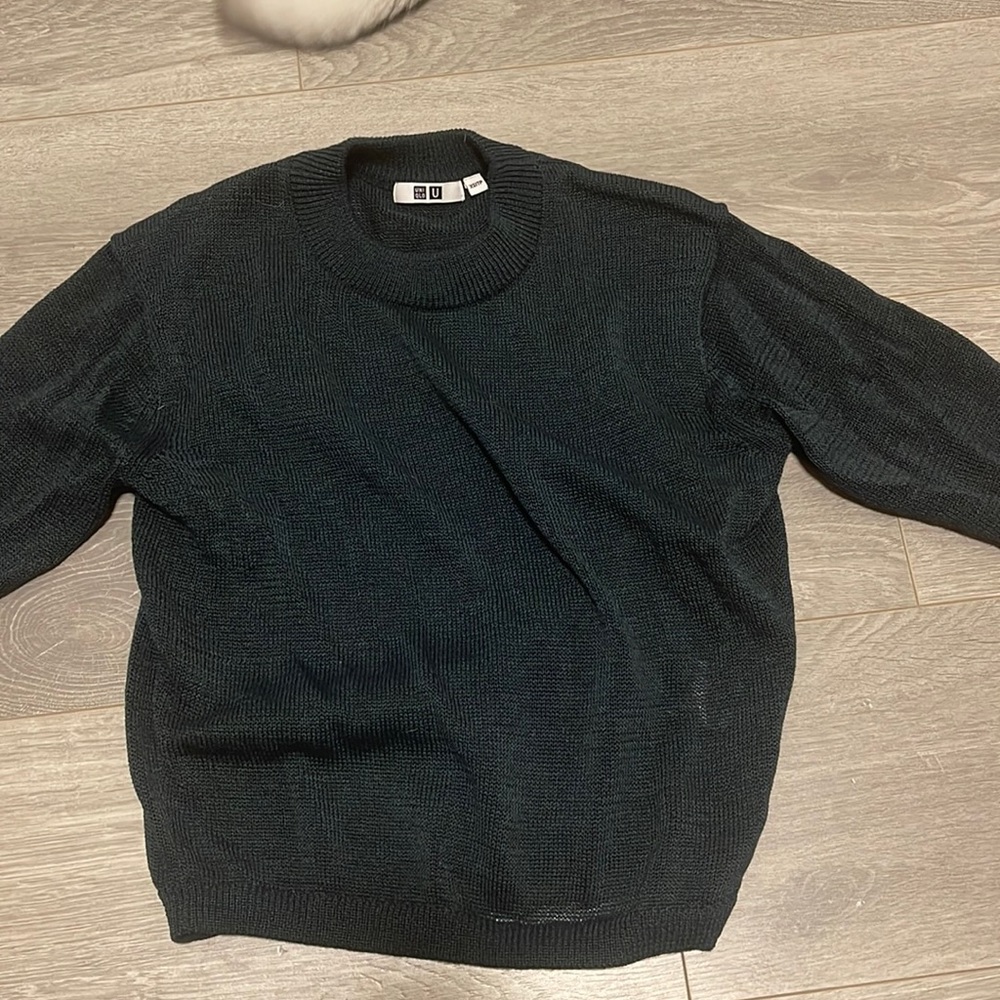 Uniqlo crew neck half sleeve sweater in dark green
